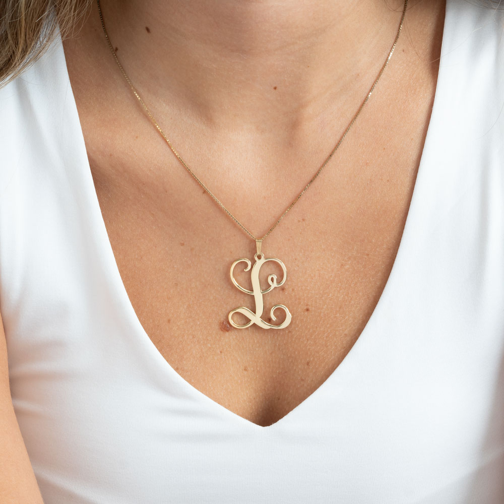 Script Initial Necklace on a model