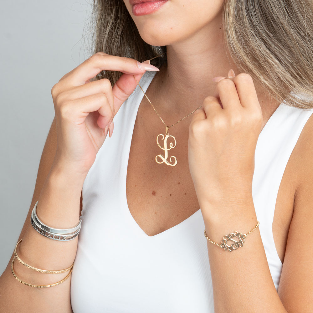 Script Initial Necklace on a model - 2