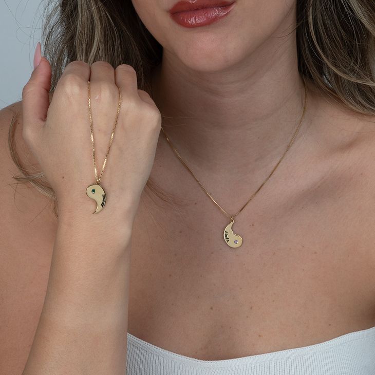 Yin and Yang Couple necklace model