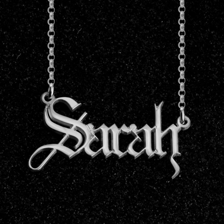 Gothic Name Necklace - Picture 3