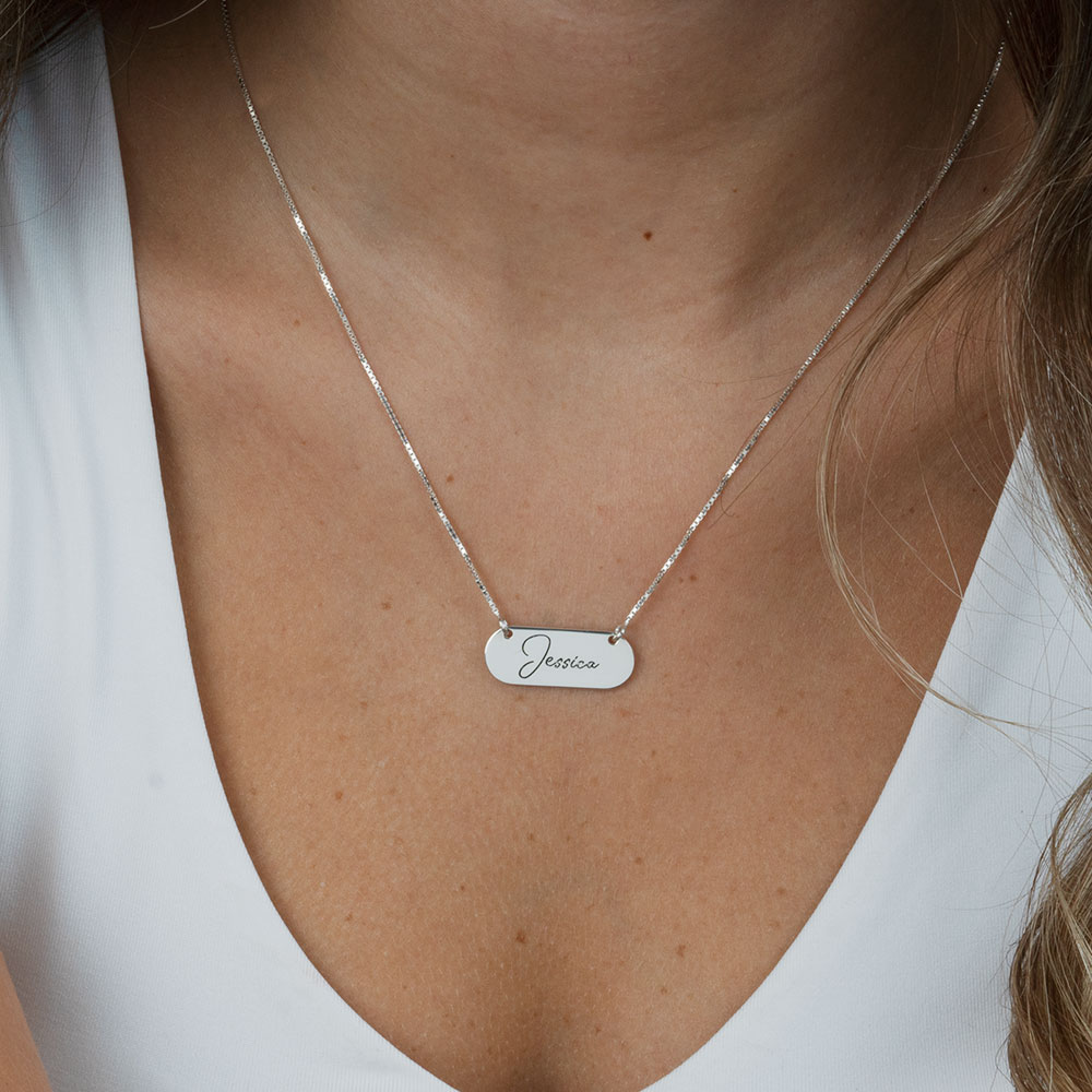 Bar Necklace With Name in Cursive