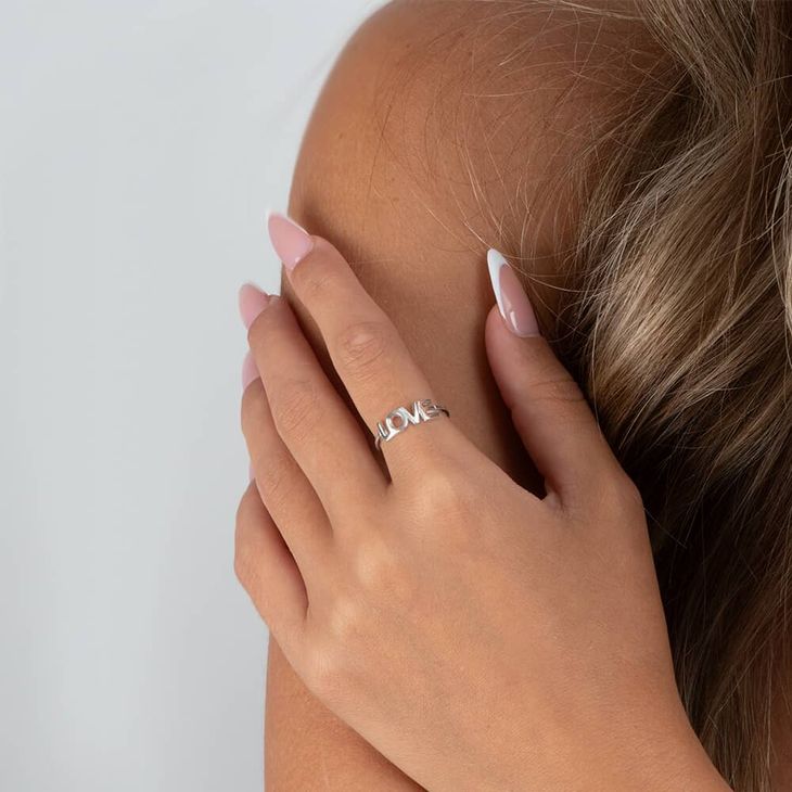 Dainty Love Ring model