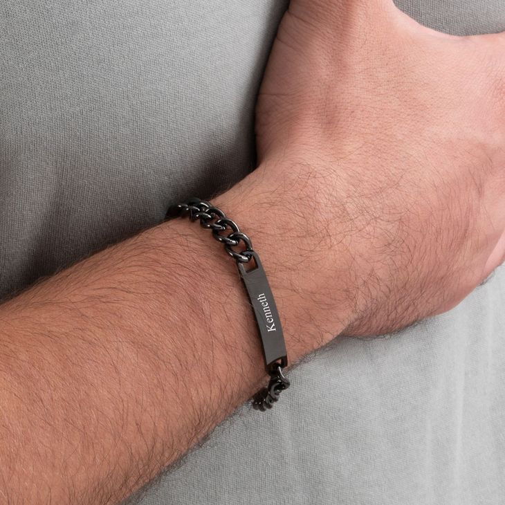 Black Bar Bracelet for Men – Personalized Curb Chain Design model