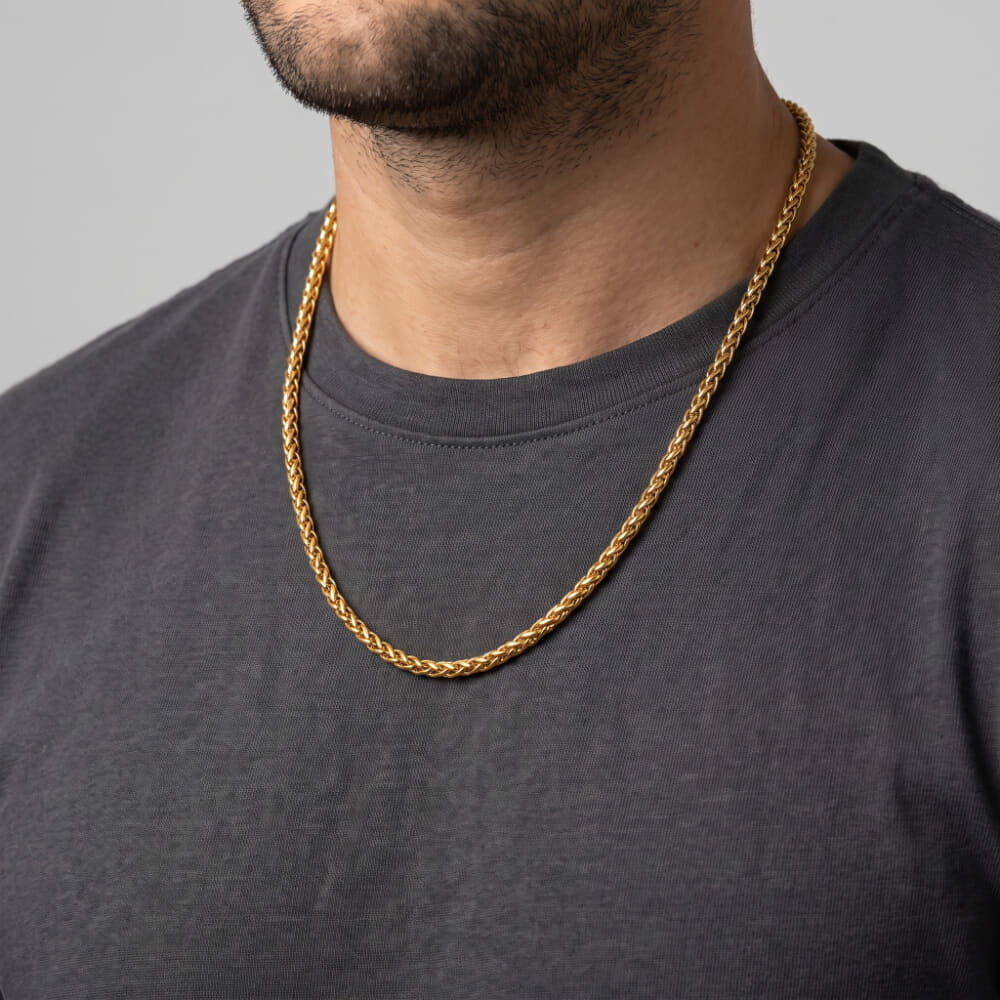 Casual look featuring the Men’s Personalized Engraved Nameplate Wheat Chain Necklace on a model